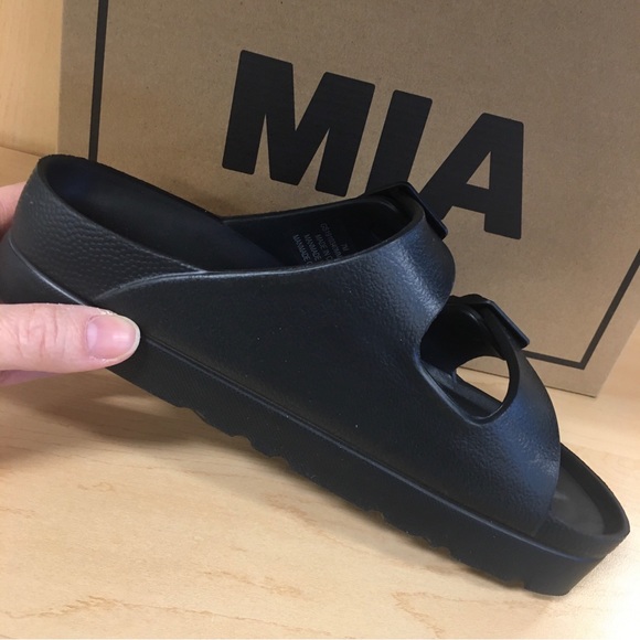 “Just in” Mia Black Contour Slides 👀🖤C - Picture 3 of 7